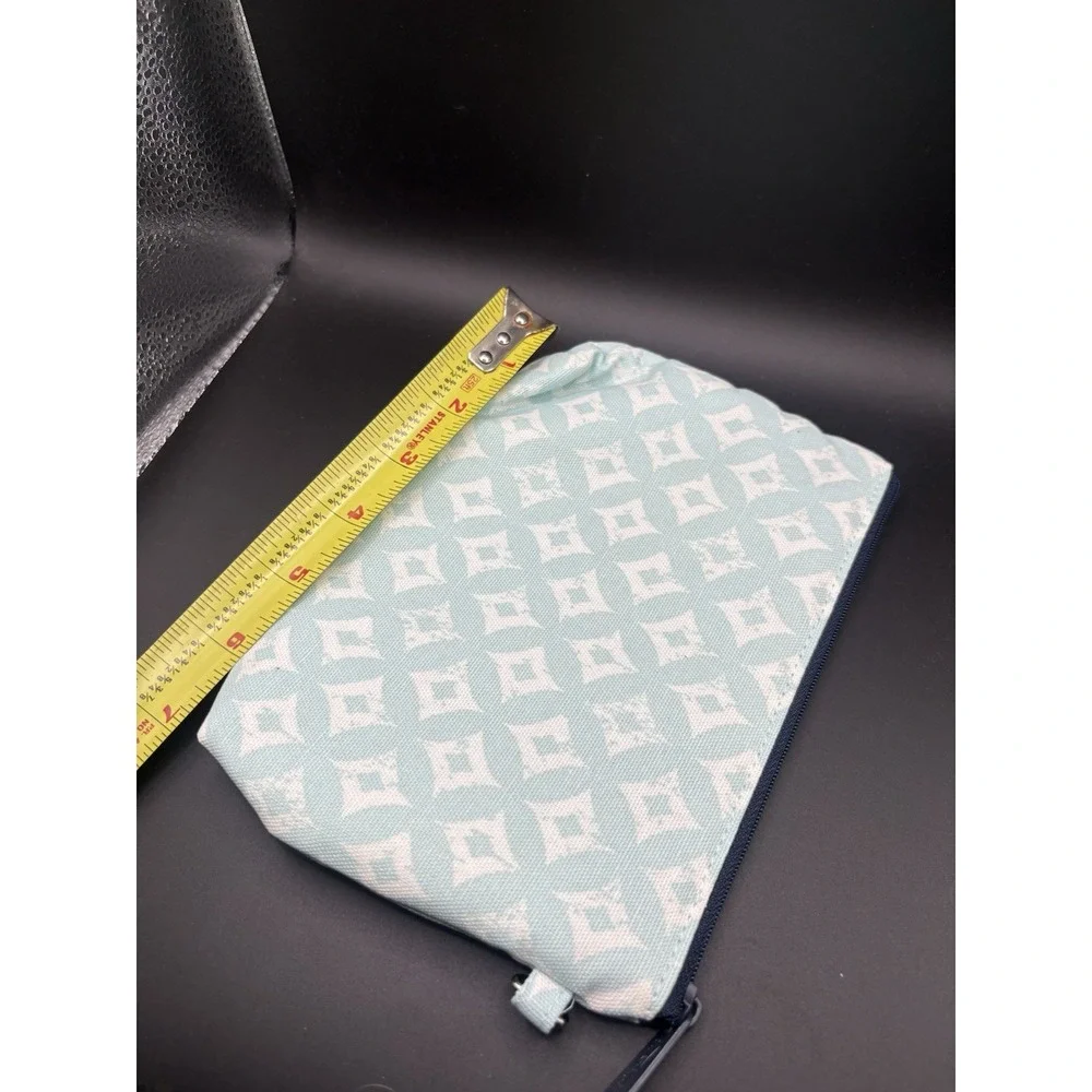 Thirty One RAGE Light Blue Pouch Cosmetic Makeup Bag Organizing Travel Bag NEW